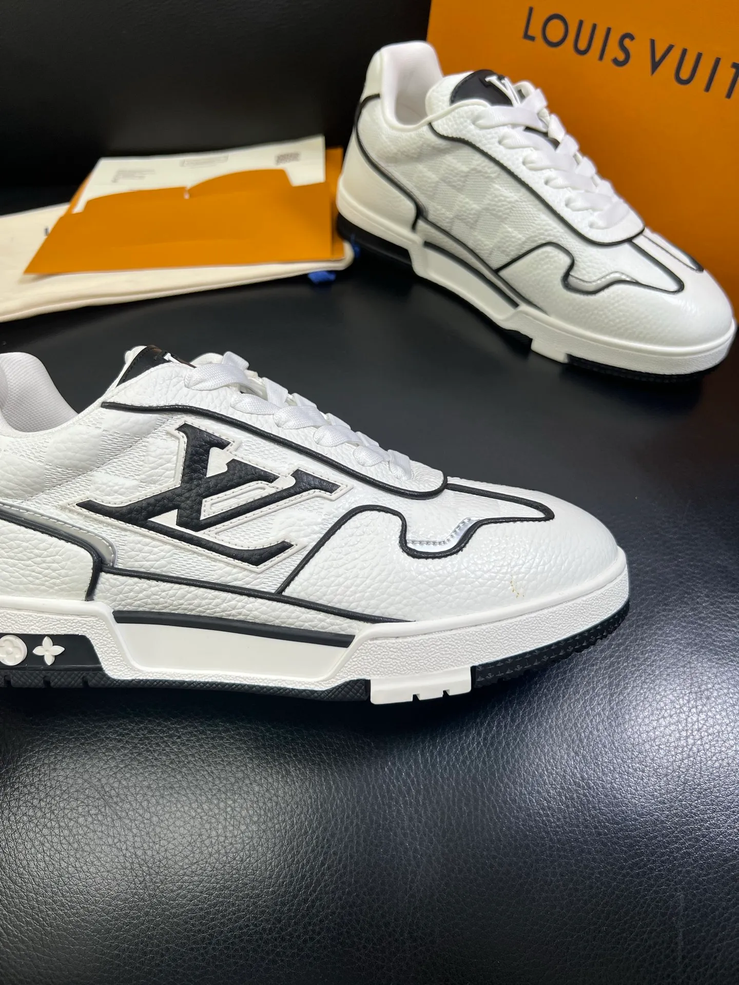 Men's shoes💰840 Lv 🔍Top purchasing agent🇮🇹 Louis Vuitton, the sports sneaker counter is synchronized, the uppers are imported from Italy, high-quality splicing colorful and complex crafts, the imported mesh padding is soft and comfortable, soles: original soles specially provided by the original factory, T men's men's shoes 💰U exclusive movable molded soles are super comfortable, original factory and single goods, 🔍🔍high quality, you can enter and leave the counter at will, welcome to compare, code number 39-44 (customized 38 45) 85878